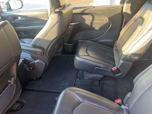 Used 2026 Chrysler Pacifica Select image 27