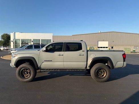 Used 2021 Toyota Tacoma SR5 w/ Trail Edition AWD/4WD image 4