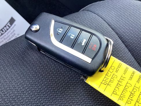 Used 2025 Toyota Corolla LE image 24