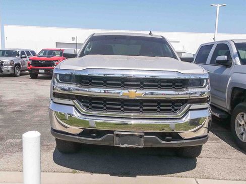 Used 2018 Chevrolet Silverado 1500 LT w/ Trailering Package AWD/4WD image 2