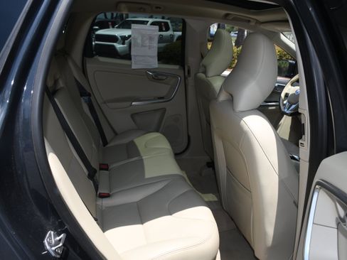 Used 2016 Volvo XC60 T5 Platinum AWD/4WD image 19