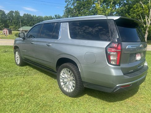Used 2023 Chevrolet Suburban High Country AWD/4WD image 12