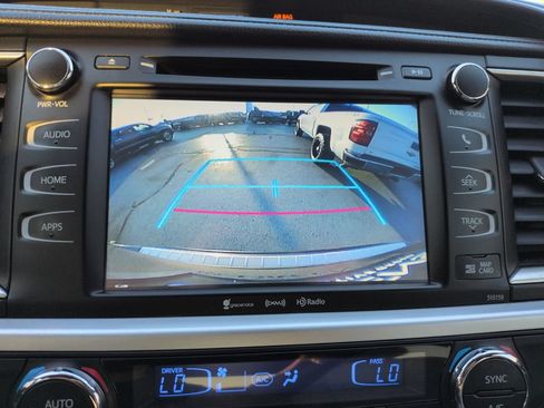 Used 2016 Toyota Highlander XLE AWD/4WD image 20