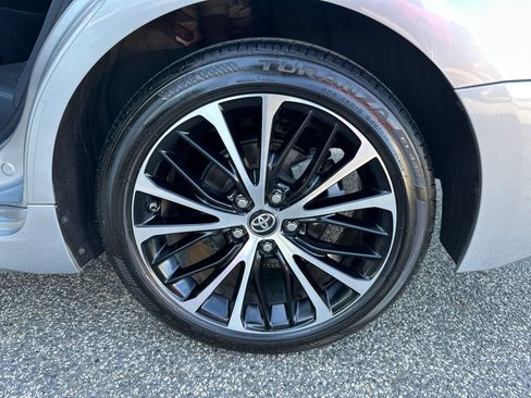 Used 2019 Toyota Camry SE image 19