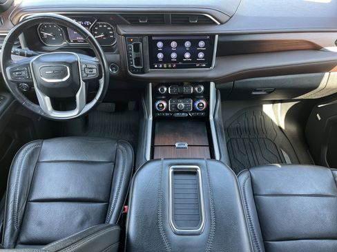 Used 2021 GMC Yukon XL Denali w/ Denali Premium Package image 3