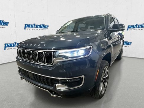 Used 2023 Jeep Wagoneer Series III w/ Premium Group I AWD/4WD image 1