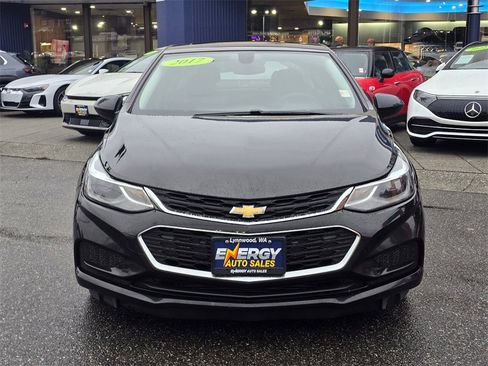 Used 2017 Chevrolet Cruze LT image 3