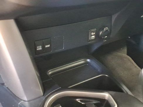 Used 2017 Toyota RAV4 LE w/ Carpet Mat Package AWD/4WD image 16