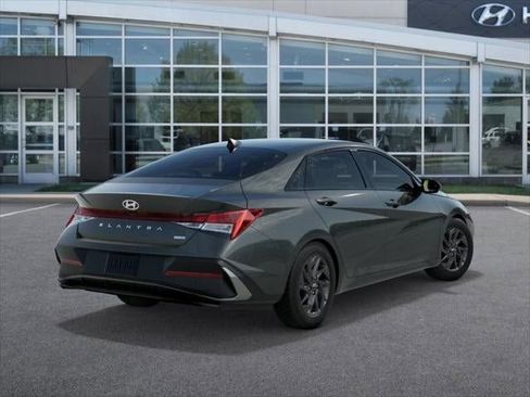 New 2025 Hyundai Elantra SEL image 4