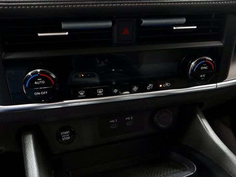 Certified 2024 Nissan Rogue SV image 34