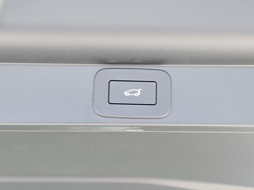 New 2025 Land Rover Range Rover SV AWD/4WD image 13