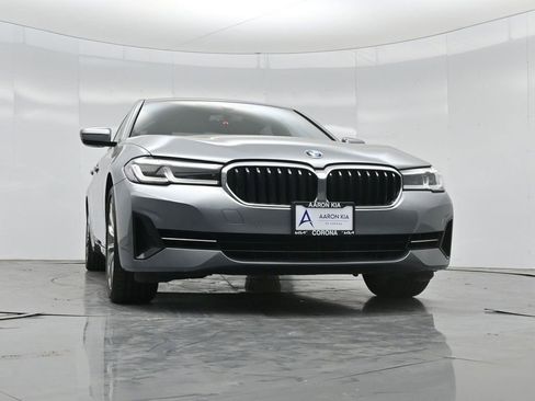 Used 2023 BMW 540i w/ Convenience Package RWD image 2