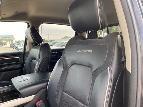 Used 2019 RAM 1500 Laramie AWD/4WD image 16