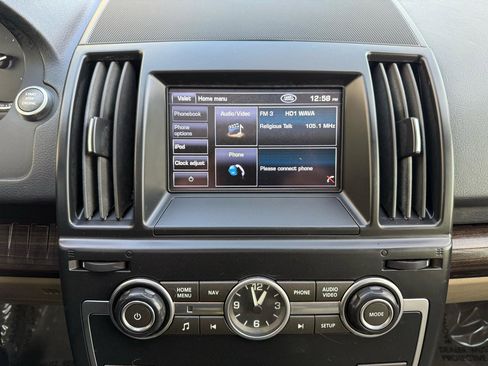 Used 2013 Land Rover LR2 image 29