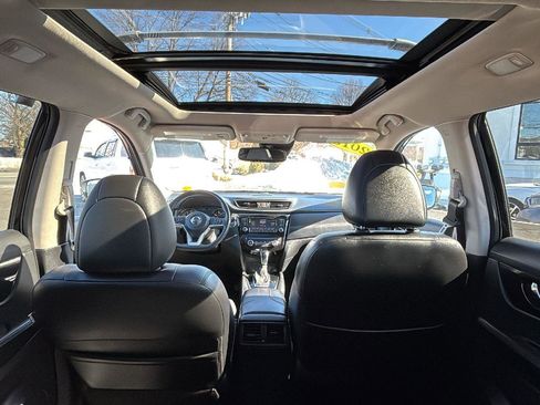 Used 2018 Nissan Rogue SL w/ Premium Package image 28