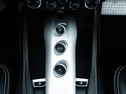 Used 2018 Ferrari California T RWD image 39