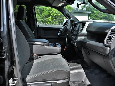 Used 2024 RAM 3500 Tradesman w/ Chrome Appearance Group AWD/4WD image 16