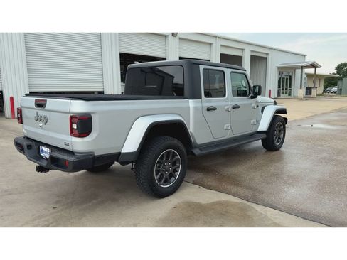 Used 2022 Jeep Gladiator Overland w/ Popular Equipment Package AWD/4WD image 8
