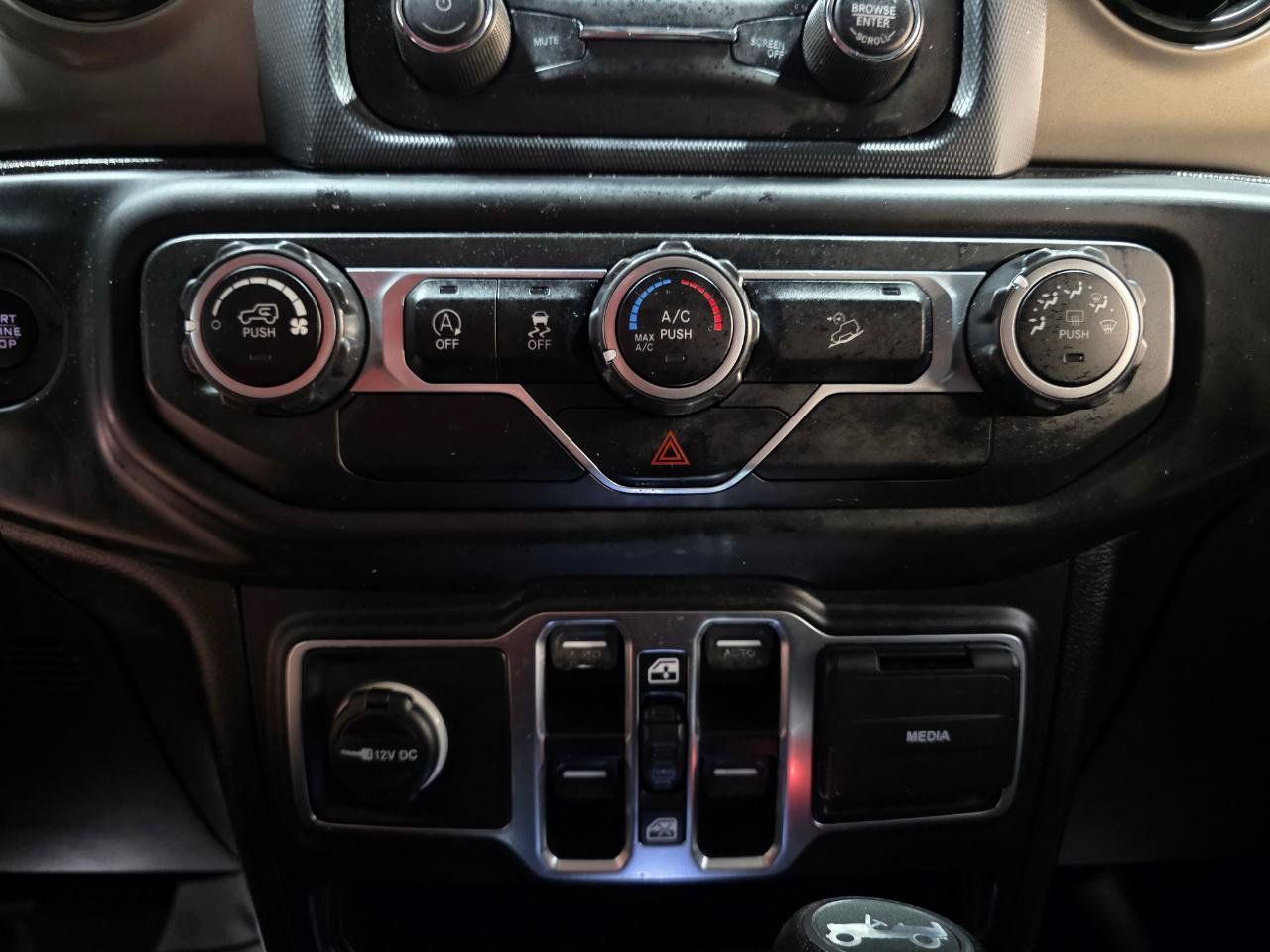 Used 2018 Jeep Wrangler Unlimited Sport S AWD/4WD image 32