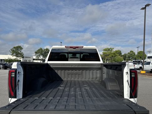 Used 2025 GMC Sierra 2500 AT4X AWD/4WD image 35