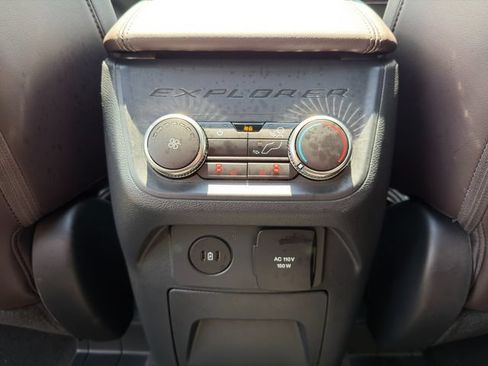 Used 2025 Ford Explorer Platinum w/ Ultimate Package AWD/4WD image 21