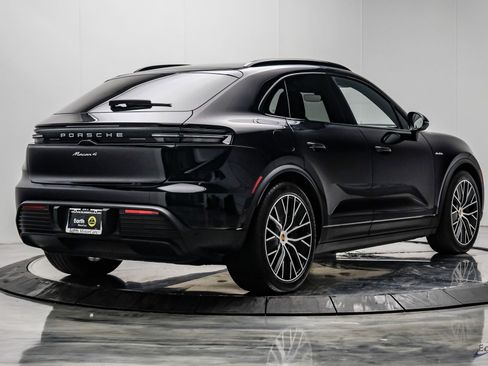 Used 2025 Porsche Macan 4 Electric AWD/4WD image 16