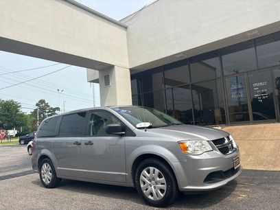 Used 2020 Dodge Grand Caravan SE w/ UConnect Hands-Free Group