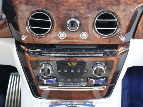 Certified 2023 Rolls-Royce Phantom Extended Wheelbase w/ Leather Finishing Pack RWD image 28