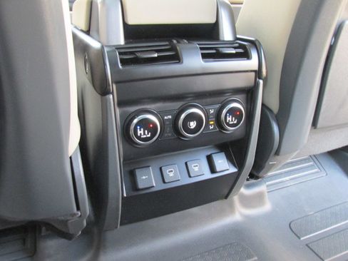 Used 2022 Land Rover Defender 110 SE image 47