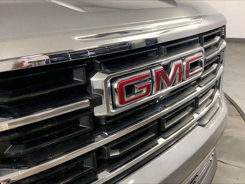 Used 2026 GMC Acadia Elevation w/ Elevation Premium Package FWD image 29