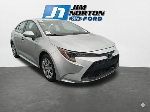 Used 2021 Toyota Corolla LE image 1