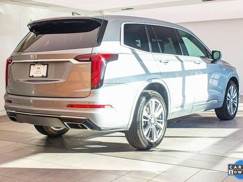 Used 2025 Cadillac XT6 Premium Luxury image 6