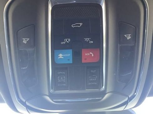 Used 2024 Jeep Grand Cherokee Altitude AWD/4WD image 30