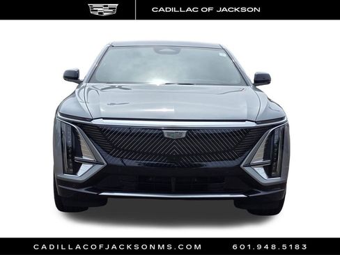 New 2026 Cadillac Lyriq Luxury image 2