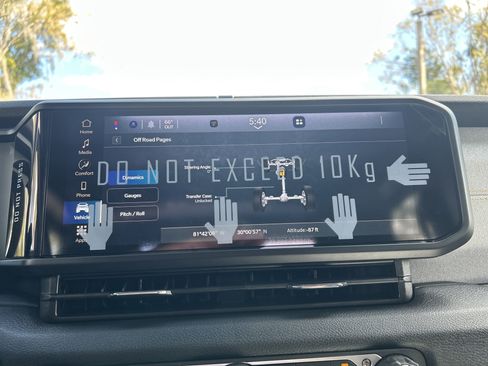 New 2025 Jeep Gladiator Sport image 28