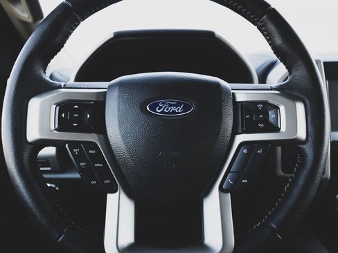 Used 2019 Ford F150 Lariat image 6