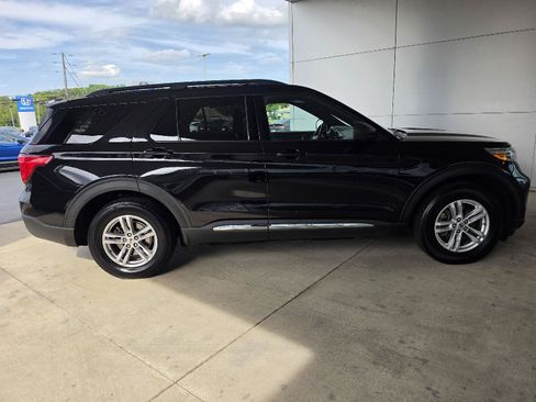 Used 2020 Ford Explorer XLT w/ Comfort Package AWD/4WD image 4