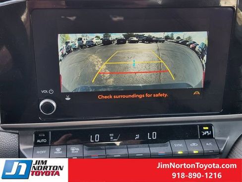 Used 2025 Toyota Camry SE image 20