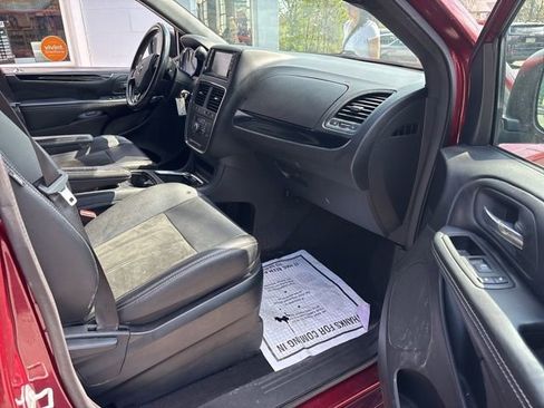 Used 2020 Dodge Grand Caravan SXT w/ Driver Convenience Group FWD image 8