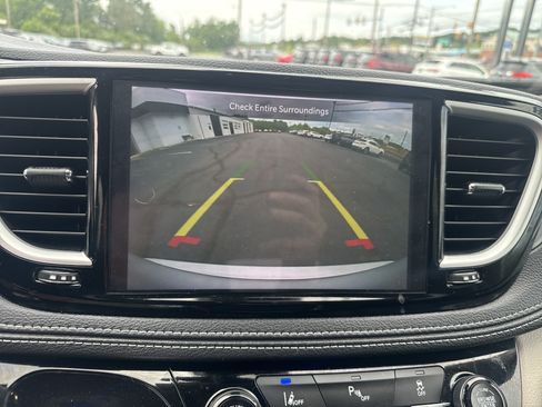 Used 2024 Chrysler Pacifica Limited FWD image 27