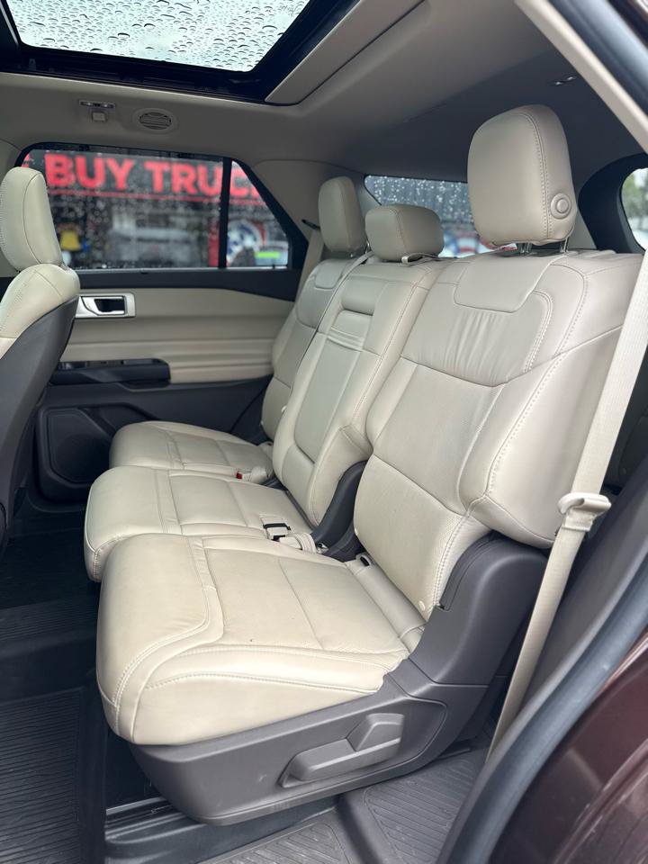 Used 2020 Ford Explorer Platinum w/ Premium Technology Package AWD/4WD image 14