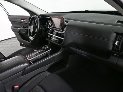 Used 2022 Nissan Pathfinder S FWD image 21