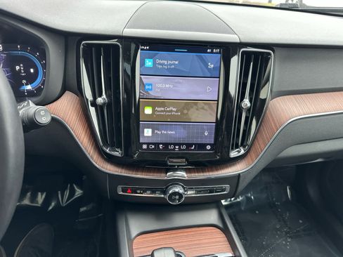 Used 2023 Volvo XC60 B5 Plus image 20