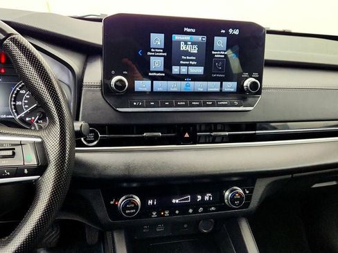 Used 2024 Mitsubishi Outlander SE image 17