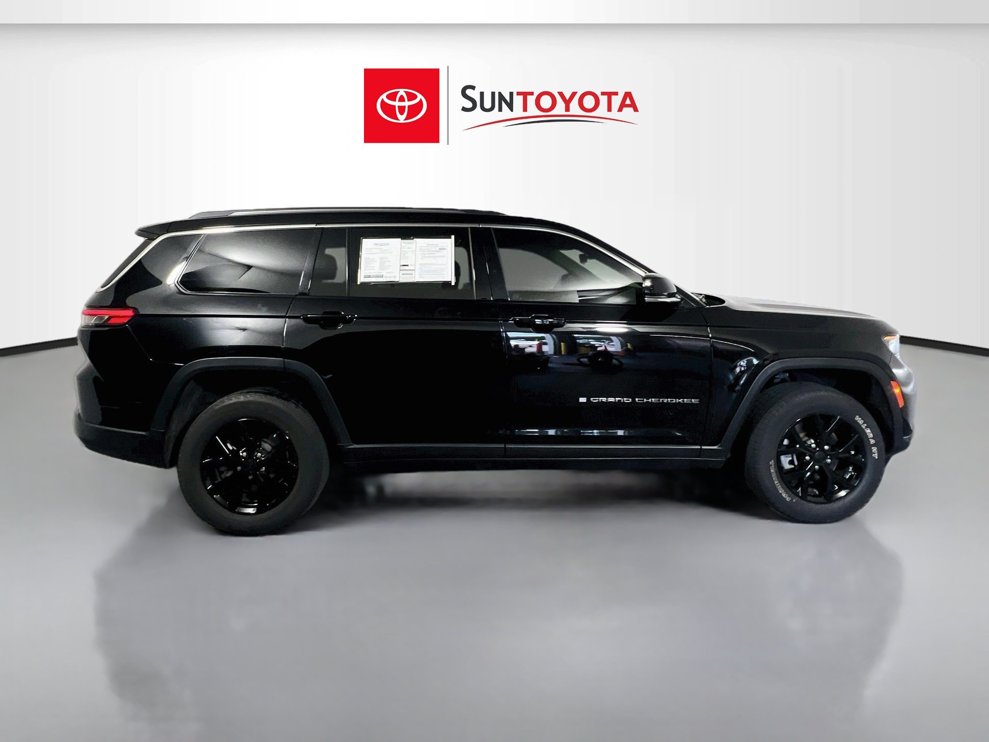 Used 2022 Jeep Grand Cherokee L Limited RWD image 2