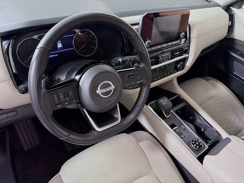 Used 2022 Nissan Pathfinder SV AWD/4WD image 13