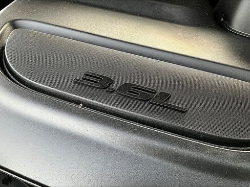 Used 2022 Chrysler Pacifica Limited image 35