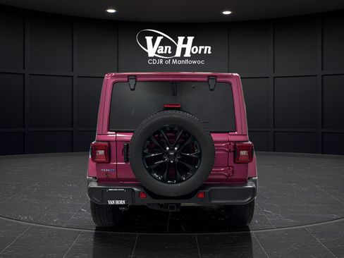 Used 2021 Jeep Wrangler Unlimited Sahara w/ Cold Weather Group AWD/4WD image 6