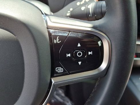 Used 2023 Volvo XC60 B5 Plus image 25