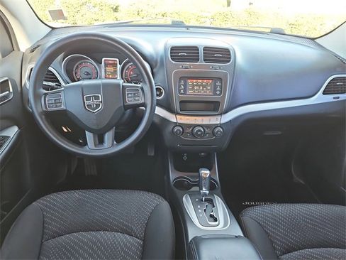 Used 2017 Dodge Journey SE w/ Flexible Seating Group image 7